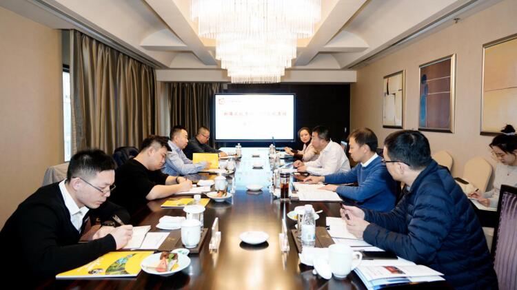 新疆鸿运国际集团总经理王宏江来访交流