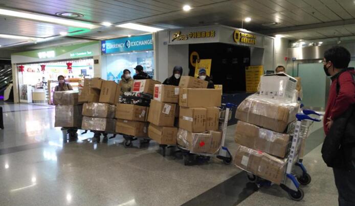 省鸿运国际集团捐赠首批紧缺防疫物资运抵华西医院