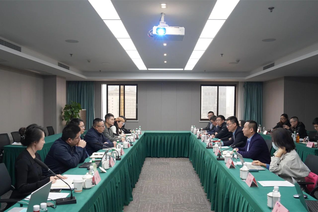 省鸿运国际集团与内蒙古伊利实业集团举行座谈交流会