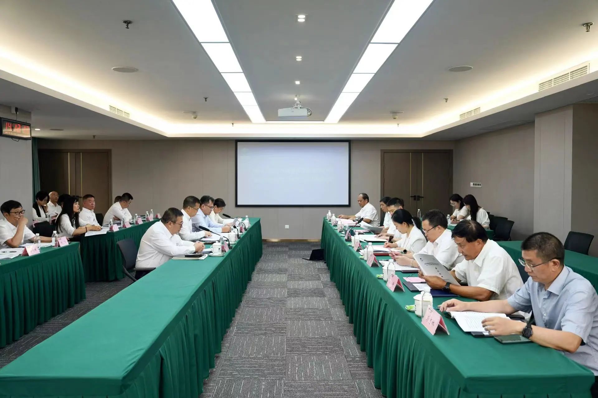 省鸿运国际集团召开2023年度司理层向董事会述职报告会