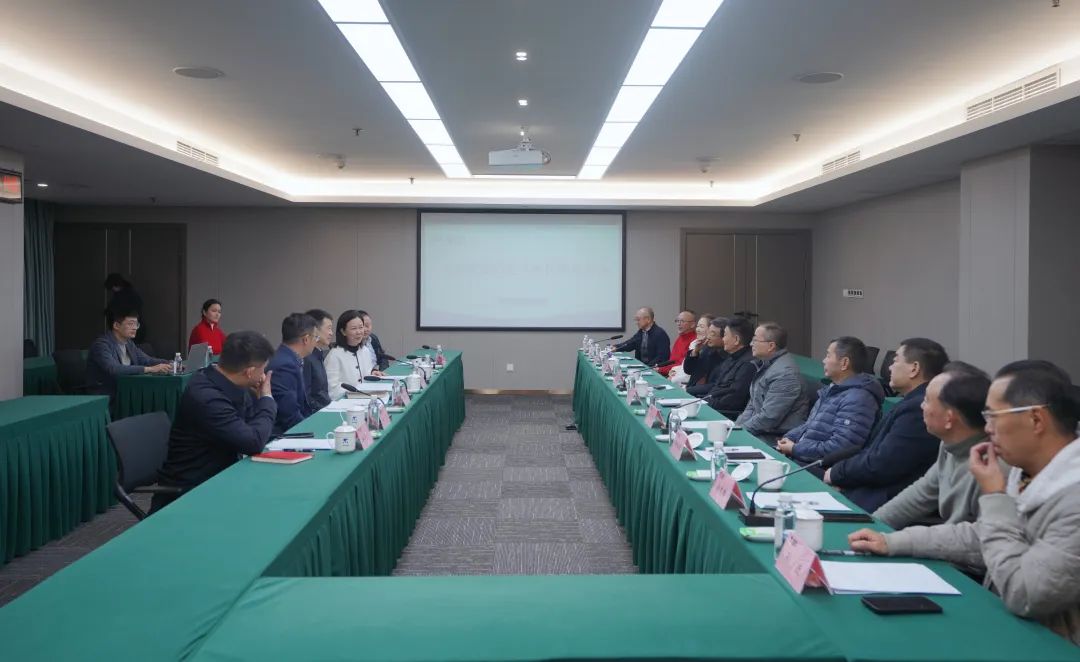 省鸿运国际集团组织召开老干部座谈会