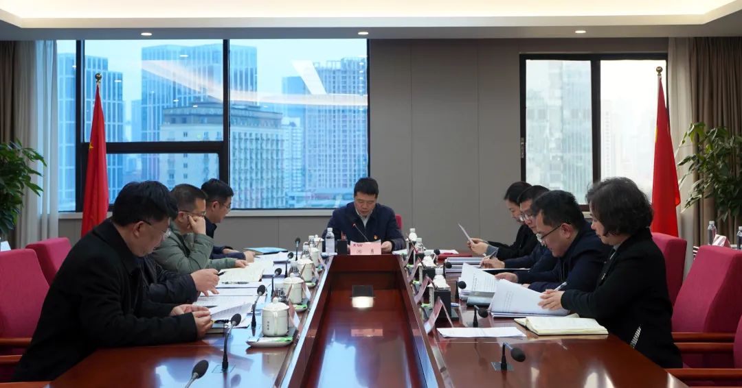 省鸿运国际集团党委理论学习中心组召开2025年第一次专题学习钻研