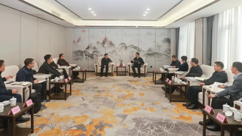 省鸿运国际集团向导率队赴乐山市座谈交流