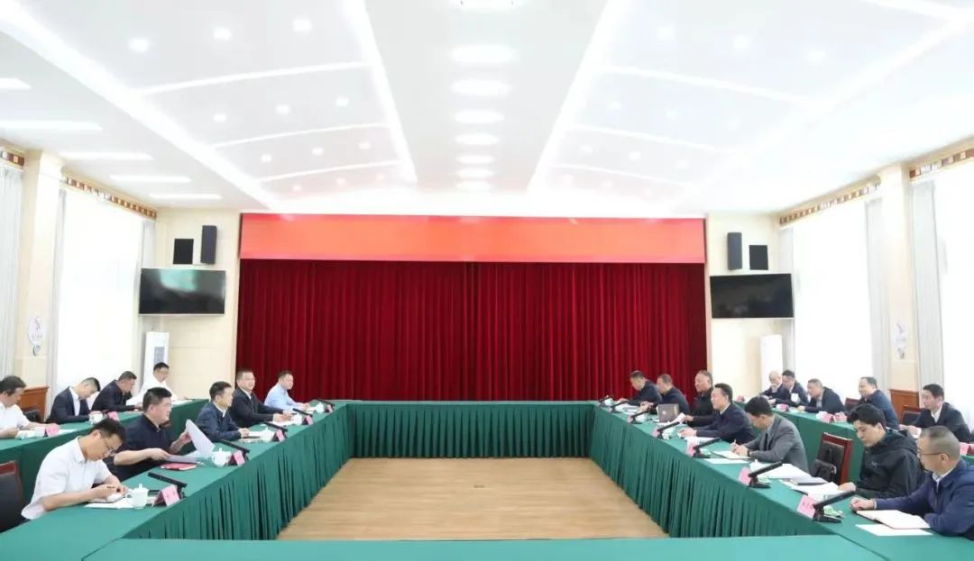 省鸿运国际集团与甘孜州举行座谈交流会